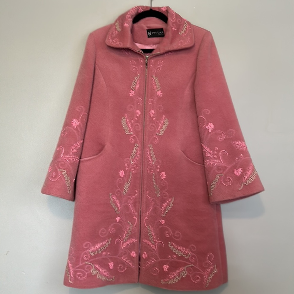 EUC beautiful pink Traging coat size med/large